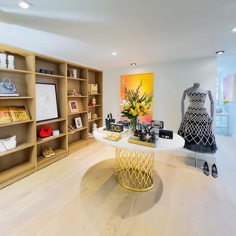 Store Front for The Fifth Avenue Club Honolulu